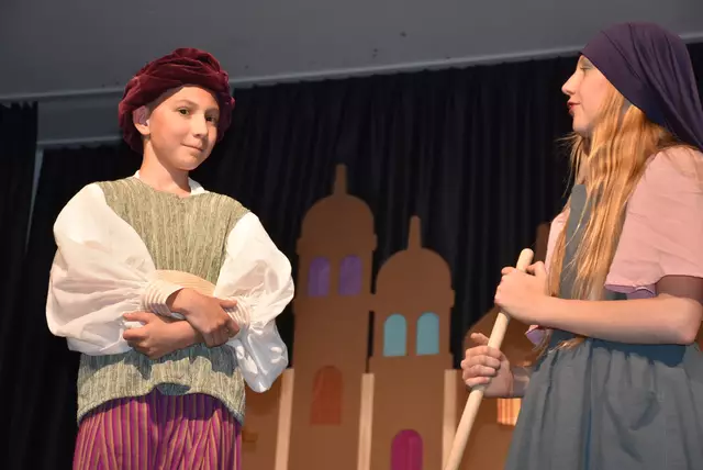 Ali Baba und die 40 Räuber. Kinder-Theater der Liedertafel Pabneukirchen mit einer "Pabneukirchner" Fassung.  | Foto: Robert Zinterhof