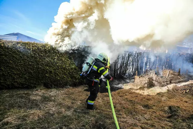 Die Feuerwehr Musau konnte den Heckenbrand rasch löschen. (Symbolbild) | Foto: Archiv