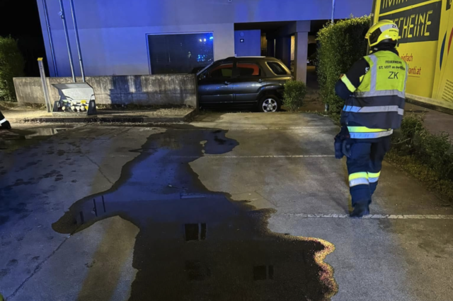 Beim Umpumpen von Super-Benzin in einen unterirdischen Tank kam es zu einem technischen Problem. | Foto: Fire Veiter - FF St.Veit/Glan