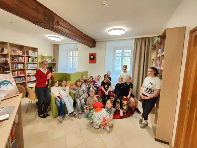 "Es freut uns, diese schöne Tradition fortzuführen und jungen Gemeindebürgerinnen und Gemeindebürgern unsere Arbeit näherzubringen." so Bürgermeisterin Manuela Zebenholzer. | Foto: Evelyn Gratzer