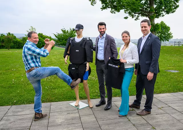 "Nicht mit mir": Landes-Vize Udo Landbauer (2.v.r) und Trainer Thomas Lampl (l.) mit Vize-Präsidentin Johanna Grames und Präsident Thomas Stückler von Judo Niederösterreich am Mostlandhof in Schauboden