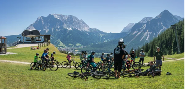 Mit einem großen Bike Opening startet die Tiroler Zugspitz Arena gemeinsam mit den Bergbahnen Langes in die neue Bikesaison. | Foto: Tiroler Zugspitz Arena