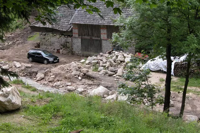 Zwei Fluten, im Mai und Juli 2005, richteten in Pabneukirchen große Schäden an. Forstbach. | Foto: Robert Zinterhof