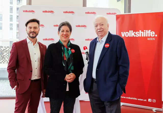 Ewald Lochner, Koordinator für Psychiatrie, Sucht- und Drogenfragen der Stadt Wien, Tanja Wehsely, Geschäftsführerin der Wiener Volkshilfe und Michael Häupl, Präsident der Volkshilfe Wien (v.l.) freuen sich über die Eröffnung im Nordbahnviertel. | Foto: Volkshilfe Wien/John Kücükcay