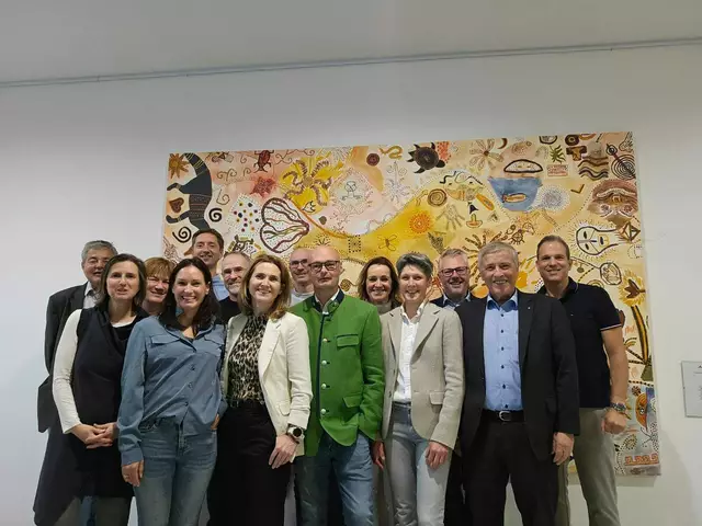 Vorne v.l.n.r: Gabriele Brandtner (Bergner), Ines Juri, Michaela Moser-Krall, Jürgen Kohlweiss, Astrid Trappitsch, Siegfried Moser.
Hinten v.l.n.r.: Siegbert Schönfelder, Christine Preisl, Herbert Petautschnig, Hannes Gröbl, Andreas Semlitsch, Anja Zechner, Daniel Kombacher, Jürgen Janschitz
