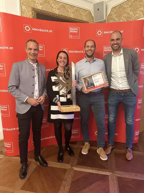 Die Sieger in der Kategorie Nachhaltigkeit - planlicht GmbH und Co. KG. Im Bild v.l.n.r. Uniqa- Landesdirektor Michael Zentner, Felicitas Kohler, Michael Mayr und Stephan Oberhauser. | Foto: MeinBezirk