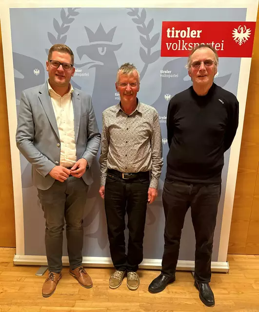 VP-Bezirksobmann Markus Stotter mit Vitus Monitzer und dessen Stellvertreter Andreas Stemberger (v.l.). | Foto: VP