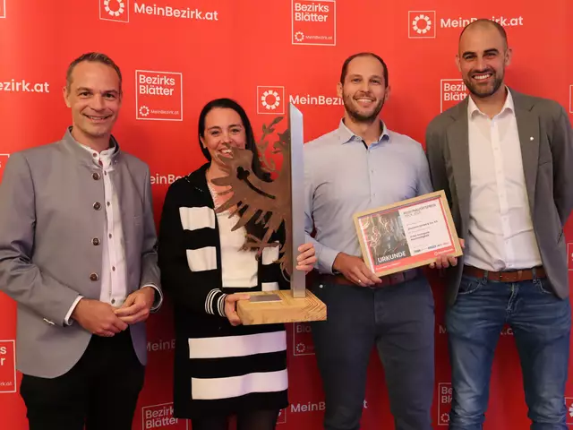 In der Kategorie Nachhaltigkeit - planlicht GmbH und Co. KG. Im Bild v.l.n.r. Uniqa- Landesdirektor Michael Zentner, Felicitas Kohler, Michael Mayr und Stephan Oberhauser. | Foto: MeinBezirk