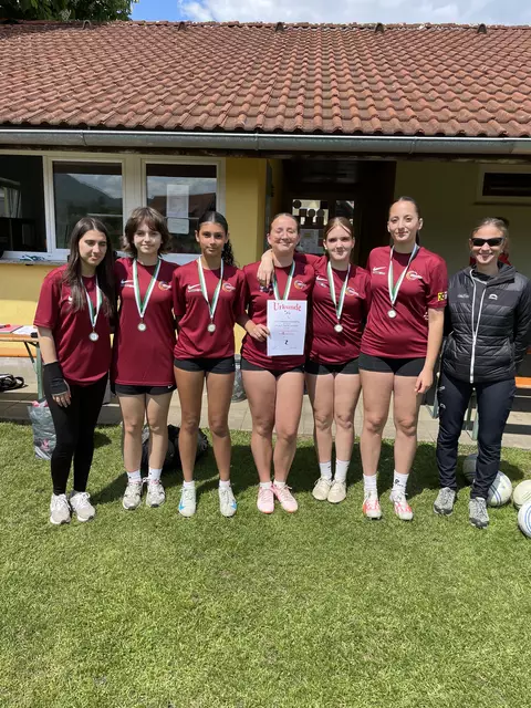 Die Mädchen der Deutschlandsberger Mittelschule holten sich im Faustball-Turnier den ersten Rang. | Foto: MS DL