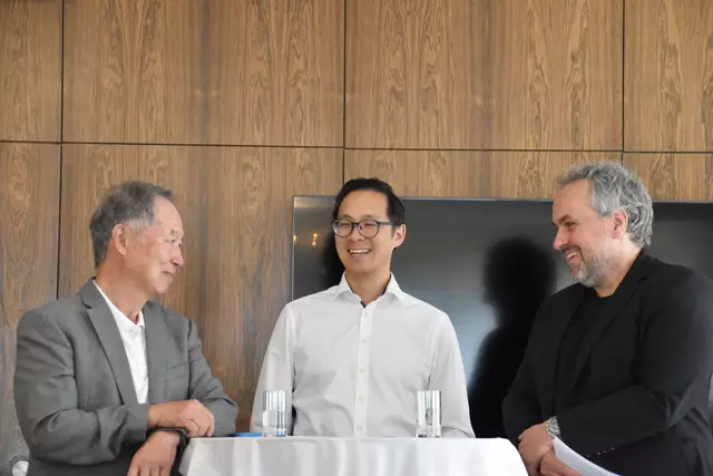 Ming Shin und Martin Chu mit Martin Schwanda. | Foto: Preineder
