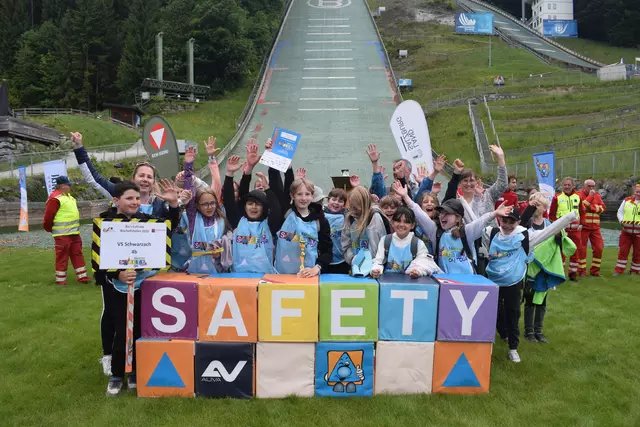 Die 4b der VS Schwarzach jubelte über den Sieg. | Foto: SZSV
