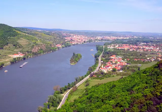 Die Donau flussabwärts Richtung Krems