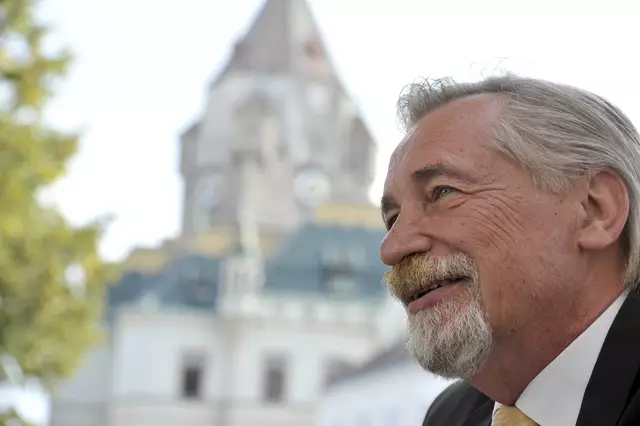 Im Interview zu seinem Buch "Der Versuch, niemals aufzugeben" in Korneuburg | Foto: Ferrigato Roland / VGN Medien Holding / picturedesk.com