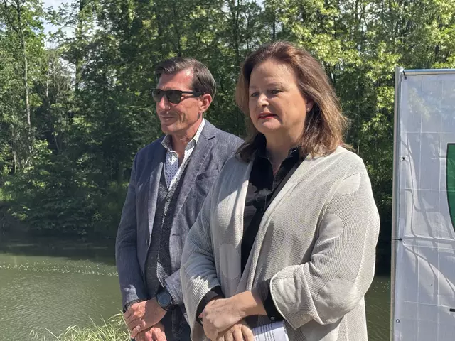 Bürgermeister Peter Stradner konnte zum Spatenstich auch Verkehrslandesrätin Claudia Holzer in Wagna begrüßen, die betonte, dass die Umsetzung von regionalen Projekten von großer Bedeutung ist. | Foto: Waltraud Fischer