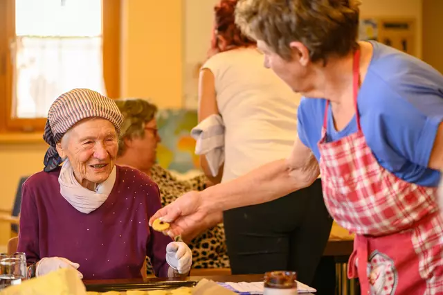 In den Altenheimen der Region werden Freiwillige für die verschiedensten Tätigkeiten gesucht. | Foto: Verein füruns/Nell Leidinger