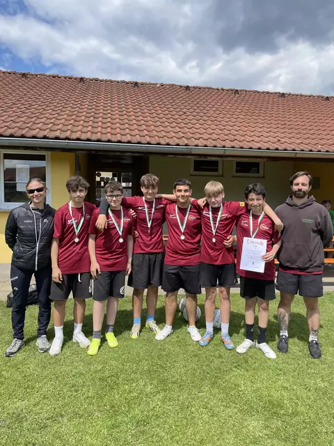 Platz eins im Faustball für die Deutschlandsberger Burschen. | Foto: MS DL