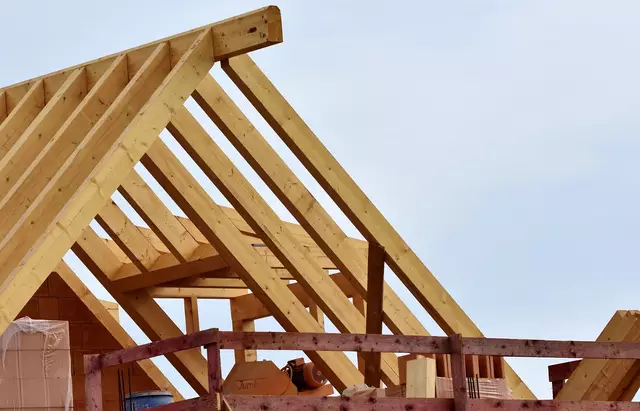 Fachkräfte für den Holzbau werden dringend benötigt. | Foto: Pixabay Symbolfoto