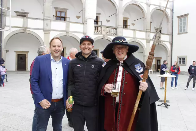 Bgm. Patrick Layr, Extremsportler Philipp Kaider und Nachtwächter Ernest Zederbauer | Foto: Walter Kellner