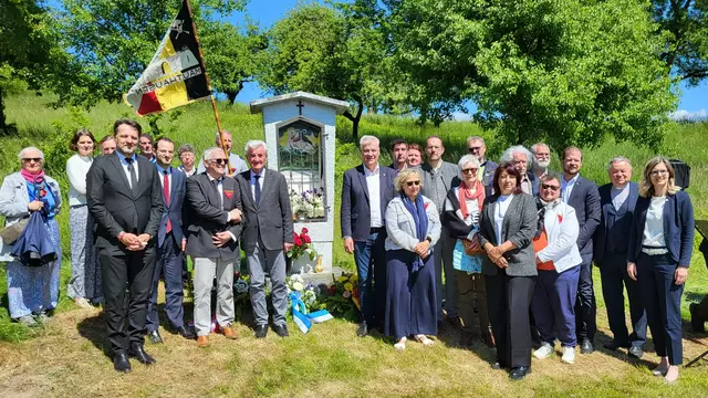 In Erinnerung an den 20. März 1945 und an die Opfer des NS-Regimes findet seit über vier Jahrzehnten in Eisenreichdornach eine Gedenkveranstaltung statt. | Foto: Stadt Amstetten