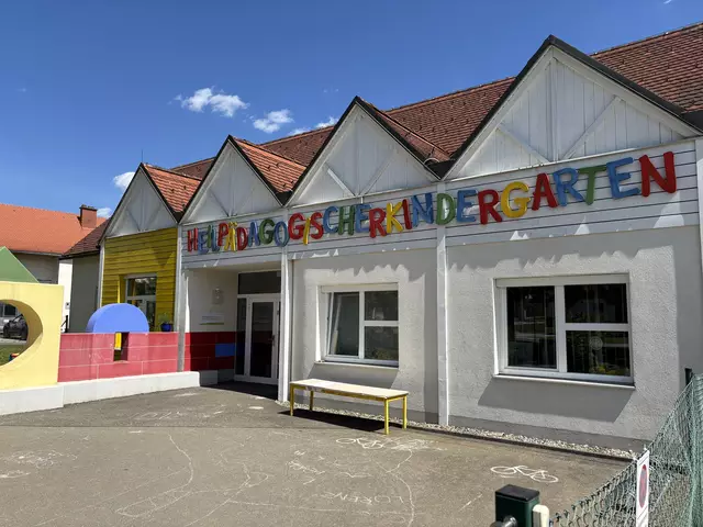 Aufatmen bei Kindern, Eltern und Erzieherinnen des Heilpädagogischen Kindergartens Trofaiach: Das Dach ist wieder dicht und der hintere Garten kann wieder bespielt werden.  | Foto: MeinBezirk/Jung