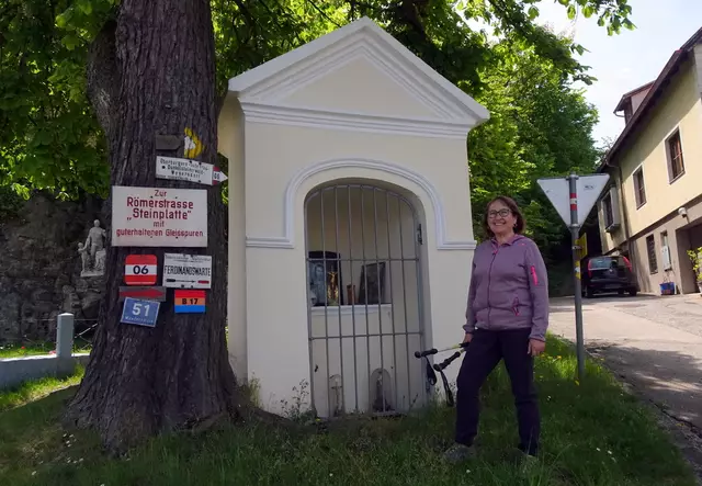 Von diesem Marterl aus nehmen wir die "Römerstraße Steinplatte".