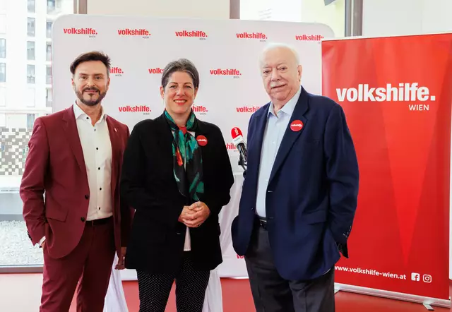 Ewald Lochner, Koordinator für Psychiatrie, Sucht- und Drogenfragen der Stadt Wien, Tanja Wehsely, Geschäftsführerin der Wiener Volkshilfe und Michael Häupl, Präsident der Volkshilfe Wien (v.l.) freuen sich über die Eröffnung im Nordbahnviertel. | Foto: Volkshilfe Wien/John Kücükcay