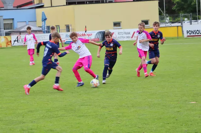 Das spannende Finale entschied der SV Hartberg (pinke Dressen) für sich und verwies den FC Ausseerland auf Platz 2. Platz 3 ging an Fohnsdorf | Foto: Edith Ertl