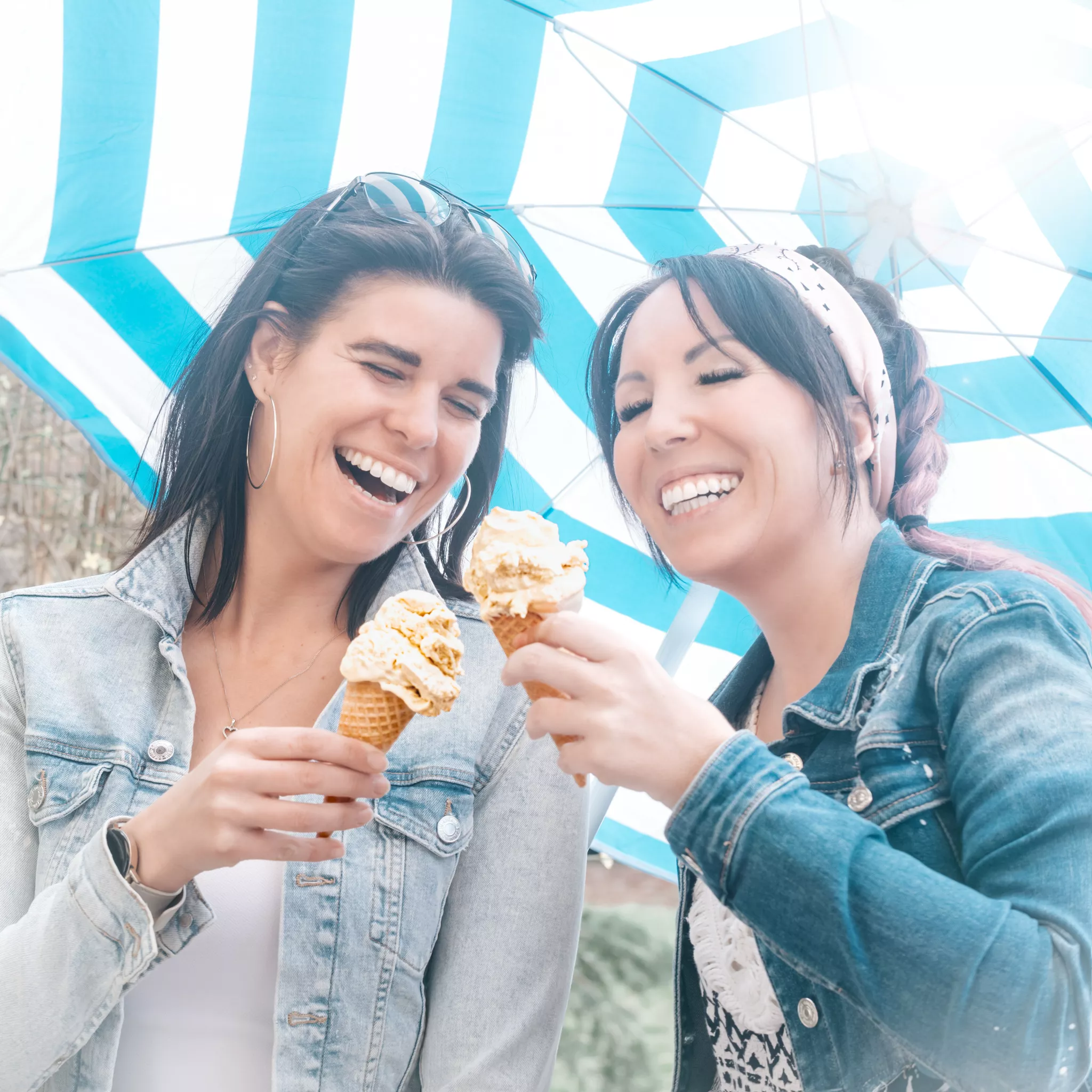 Der Soundtrack für den Sommer: Nicki und Tina servieren „Vanilleeis ...