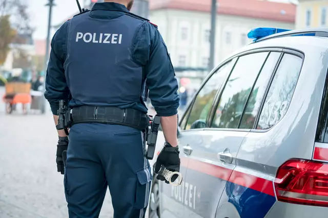 Einen 19-Jährigen mussten Hand- und Fußfesseln angelegt werden. | Foto: Bernhard Knaus