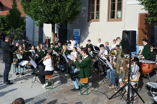 Das Jugendblasorchester mit Musiklehrer Robert Orthaber | Foto: Gerhard Langmann