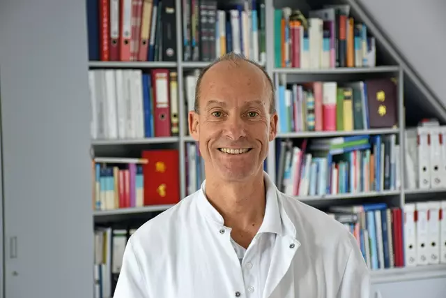 "Ein Großteil von uns in Österreich hat einfachen Zugang zu wunderschöner Natur, selbst in Wien gibt es zahlreiche Grünflächen, um sich zu bewegen oder Sport zu treiben, und man ist auch schnell aus der Stadt heraus", betont Sportmediziner Josef Niebauer. | Foto: SALK