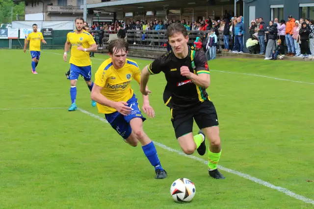 Leo Ritter (rechts) gelang ein lupenreiner Hattrick für die Kitz Juniors im Revierderby gegen Reith