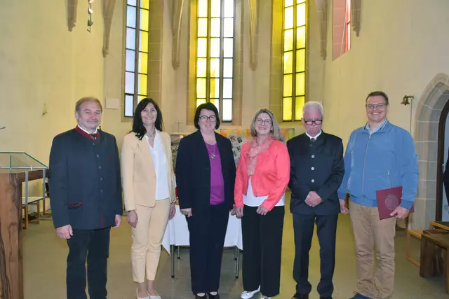 Am Bild das neue Seelsorgeteam, von links Stefan Wagner, Gerti Lehner, Pauline Fröschl, Maria Froschauer, Franz Raab und Pastoralvorstand Josef Froschauer. | Foto: Renate Aigner