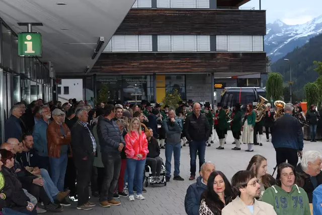 Am 17. Mai organisierten die Gemeinden Kappl und See einen Empfang für Lara Wolf.  | Foto: Elisabeth Zangerl