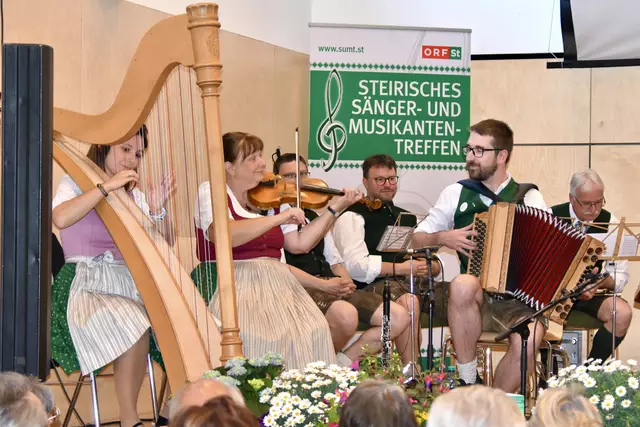 Familienmusik Mayrold beim Sänger- und Musikantentreffen in Kumberg. | Foto: MeinBezirk