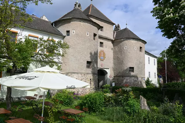Wahrzeichen der Stadt: Das Römertor, auch Wiener Tor 
