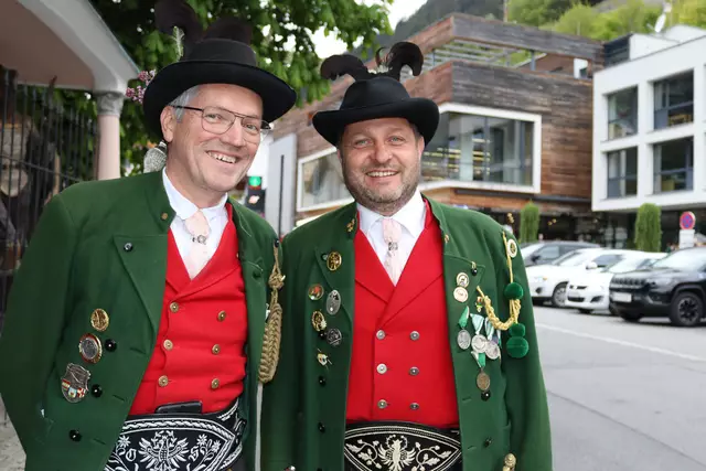 Der Obmann der Schützenkompanie Kappl, Otto Siegele, und der Hauptmann: Christian Juen.  | Foto: Elisabeth Zangerl