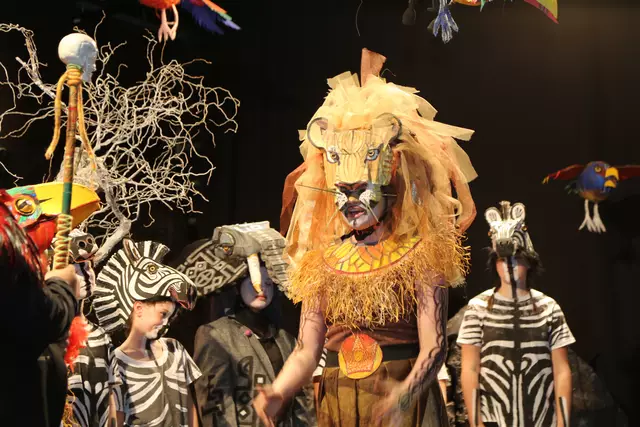 Kwela, kwela! Prächtige Kostüme und aufwändige Bühnendekoration sorgten neben der schauspielerischen Leistung für begeisterten Applaus | Foto: Eckhart Herbe
