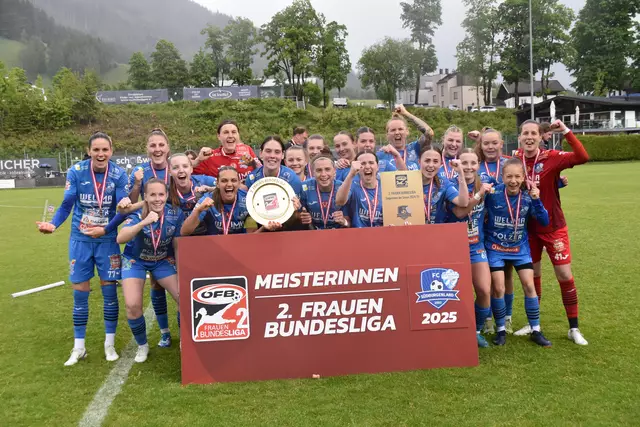 Die Meisterinnen auf praktisch allen Linien durften über eine perfekte Saison jubeln. | Foto: Michael Strini