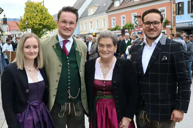 Große Freude bei Franziska, Günther, Jubilarin Gerda und Josef Schaar (v.l.) | Foto: Gerhard Langmann