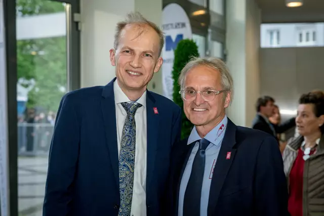 Waren mit dem Erfolg des diesjährigen Balls mehr als zufrieden: Direktor Hubert Lutnik und Burkhard Grabner, Obmann des Absolventenverbandes.