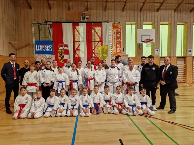 Das erfolgreiche Team von Karate Shotokan Lora  | Foto: Foto: Karate Lora