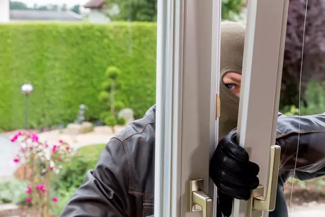Der Dieb nutzte einen kurzen Augenblick, um eine Brieftasche zu entwenden. (Symbolfoto) | Foto: stock.adobe.com/at/Gina Sanders