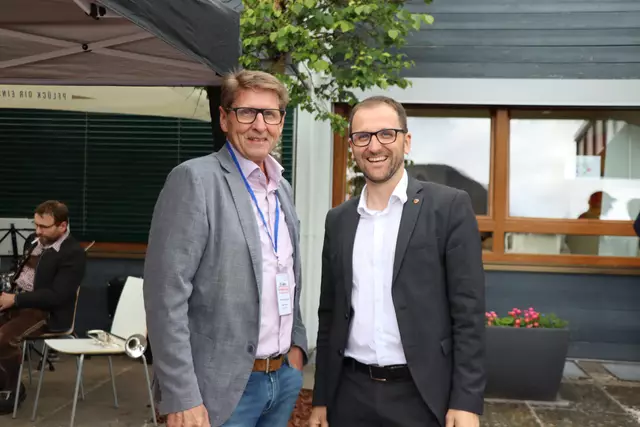 Bürgermeister von Bad Häring, Christian Ritzer mit Landtagsabgeordneten Sebastian Kolland (v.l.) beim Jubiläumsfest. | Foto: Nimpf