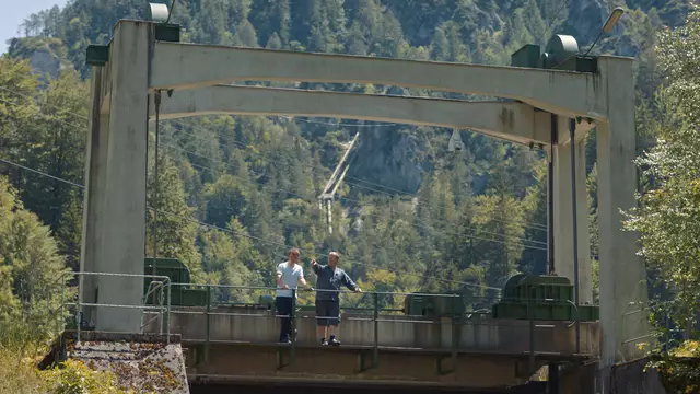 "Heimatleuchten" auf ServusTV: Andreas Digruber betreibt mit seinem Sohn das Kleinkraftwerk Wienerbruck in den Ötschergräben. | Foto: ServusTV/Querschuss Film