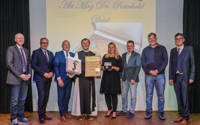 Einige Persönlichkeiten wurden von der Gemeinde geehrt. | Foto: Manfred (Kerschi) Rehberger