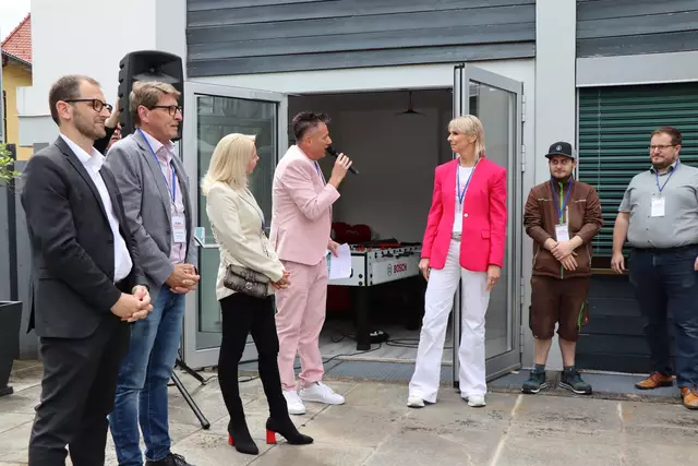 Anwesende Ehrengäste sprachen Dankesworte. | Foto: Nimpf