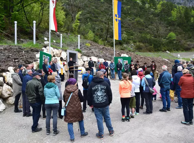 Kleiner Festakt mit Segnung der neuen Quellfassung im Lastal. | Foto: Roswitha Wörgötter