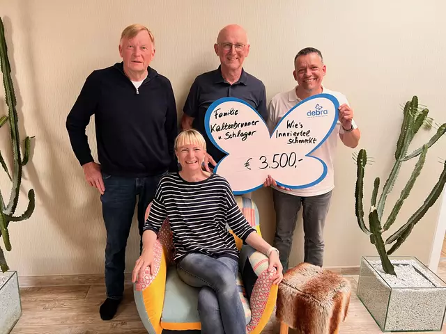 Die "regionale-Osternest-Aktion" im Bezirk Schärding war ein voller Erfolg. Der Verein "debra Austria", der sich für Schmetterlingskinder einsetzt, konnte sich über einen Spendenscheck von 3.500 Euro freuen.  | Foto: Kaltenbrunner