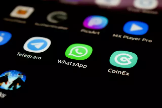 Professionelle Hilfe per WhatsApp: Die Telefonseelsorge geht mit der Zeit. | Foto: unsplash